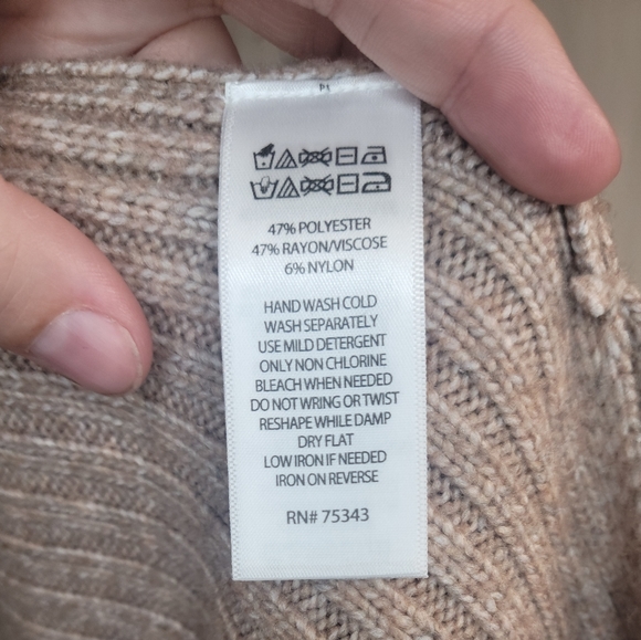 Tahari Long Sleeveless Knitted Vest (M) - Picture 4 of 4